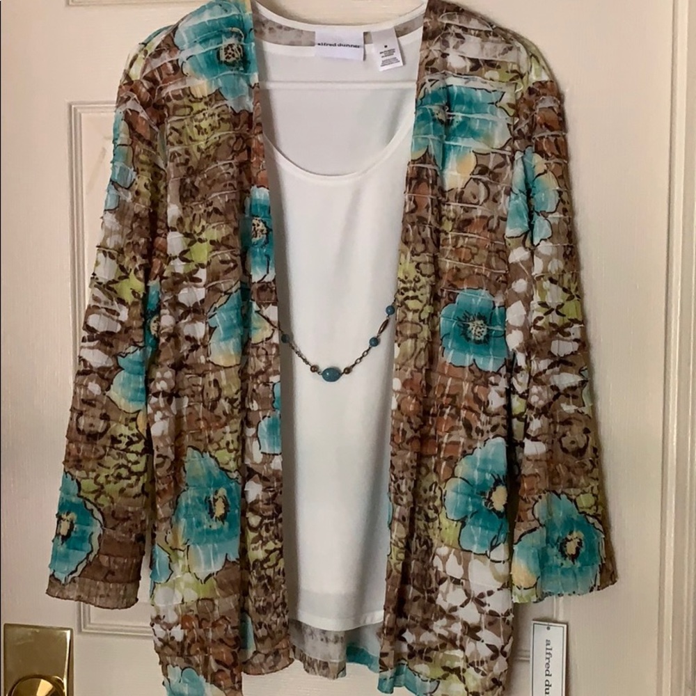 RUFFLE JACKET & TANK - Picture 1 of 6
